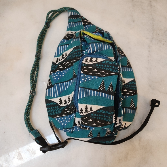 KAVU Original Rope Bag Sling Pack Crossbody Adjustable Strap Winterscape - Picture 3 of 11